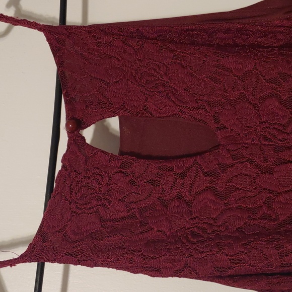 Maroon lace dress - Picture 2 of 4